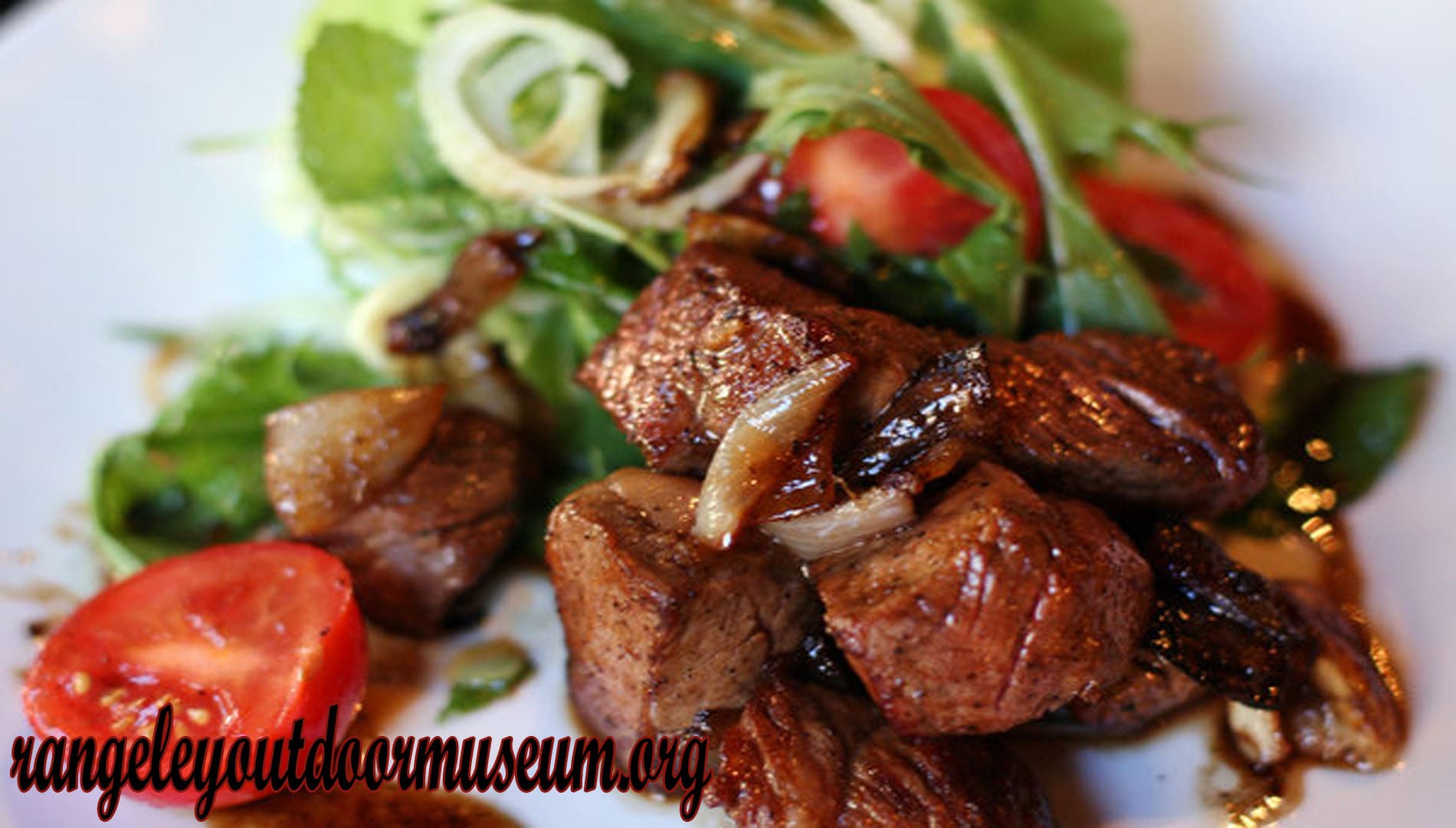 Bo Luc Lac: Steak Vietnam yang Menggugah Selera