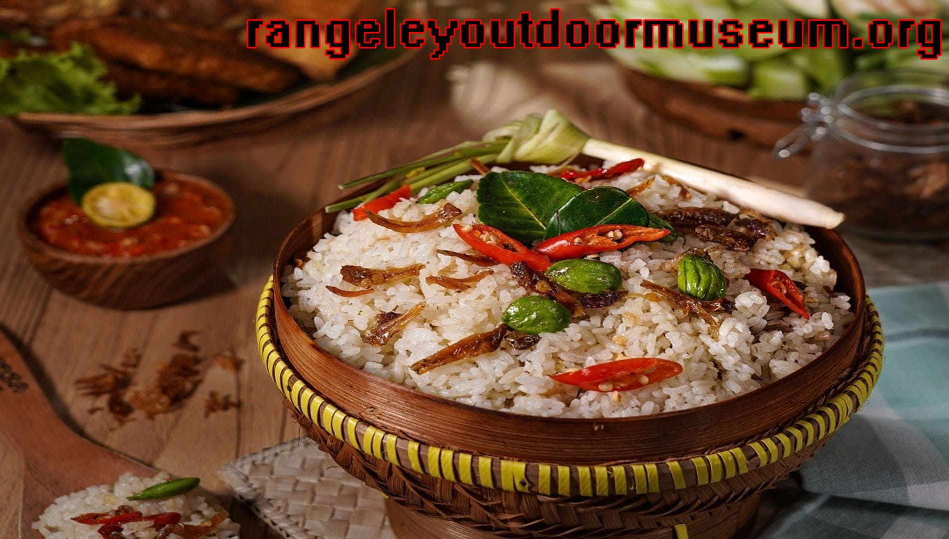 Sejarah Nasi Liwet: Dari Keraton Hingga Meja Makan